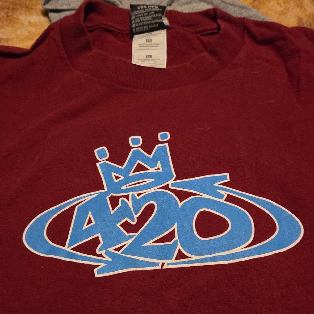 Maroon Graphic Tee with Blue Design